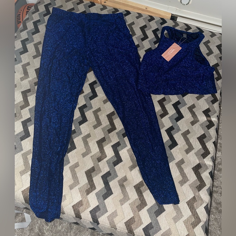 Never worn women’s 2 piece set